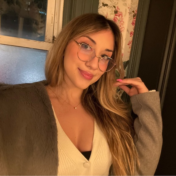 Meet your Posher, Ella - Picture 1 of 1